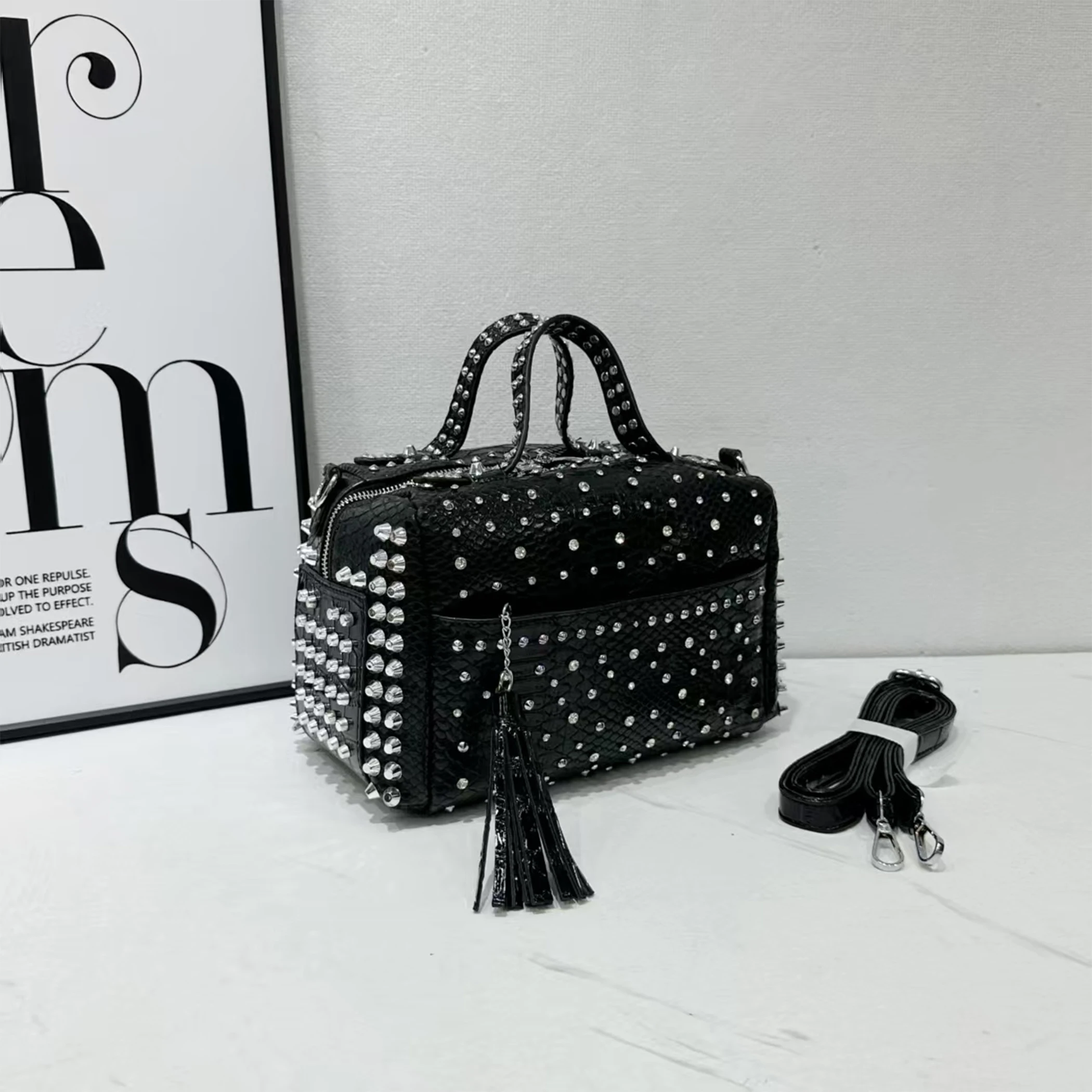 

New fashion trend versatile handbag and crossbody bag