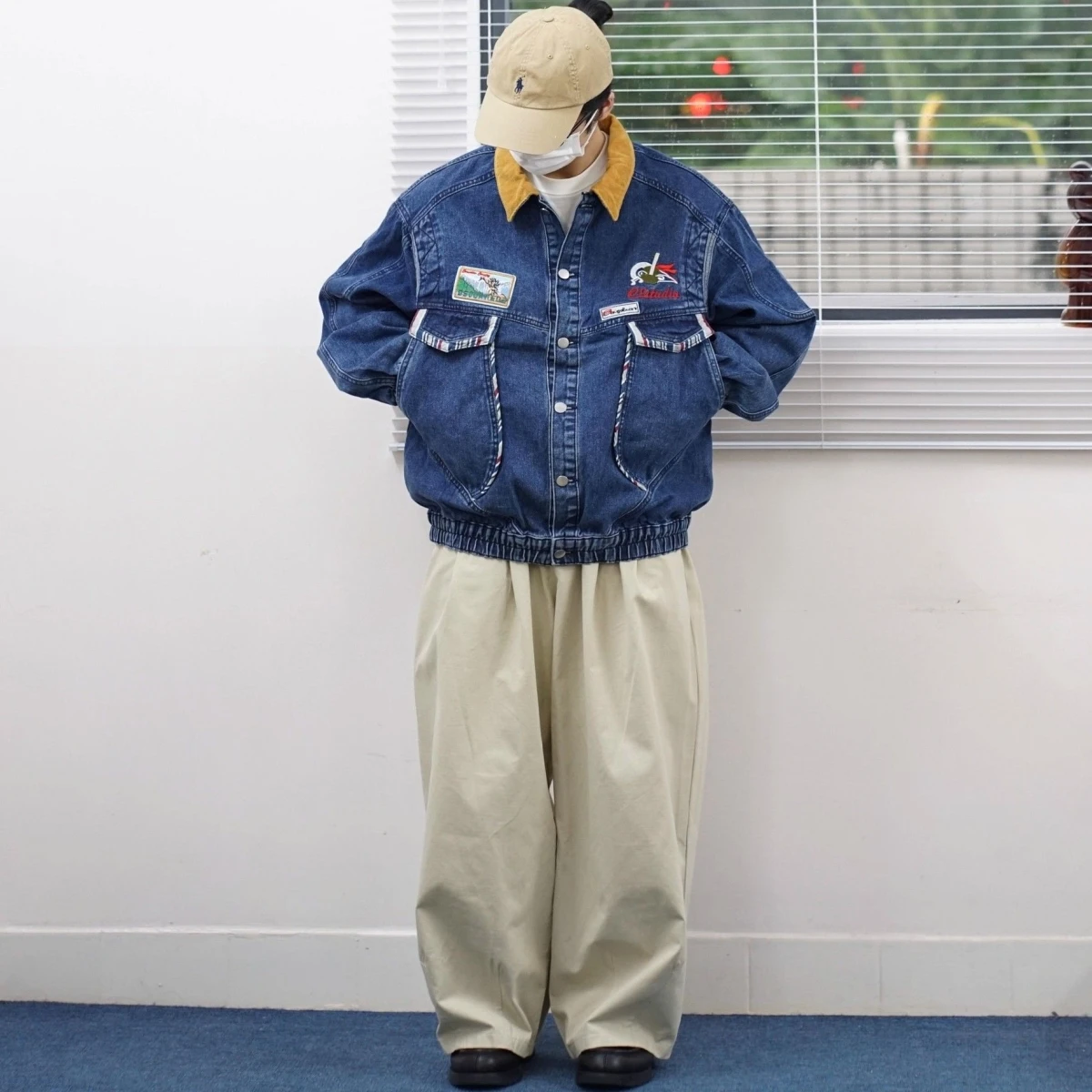 

Ретро американский лоскутный джинсовый джинсовый джинсовый джинт с вышивкой, свободный мужской джинт с контрастным воротником, универсальный джинсовый джинт для пар