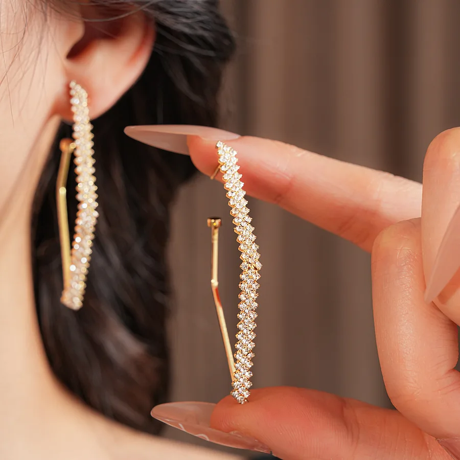 DREJEW Exquisiter eingelegter Strass-Ohrring für Damen, leichter Luxus, vielseitige High-End-Creolen, stilvoller, eleganter Schmuck