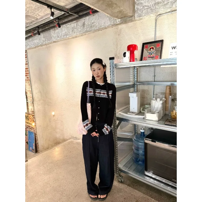 

American Retro Romantic Knitted Cardigan Women's Autumn and Winter Contrasting Base Shirt Jacquard Long Sleeved Sweater Jacket