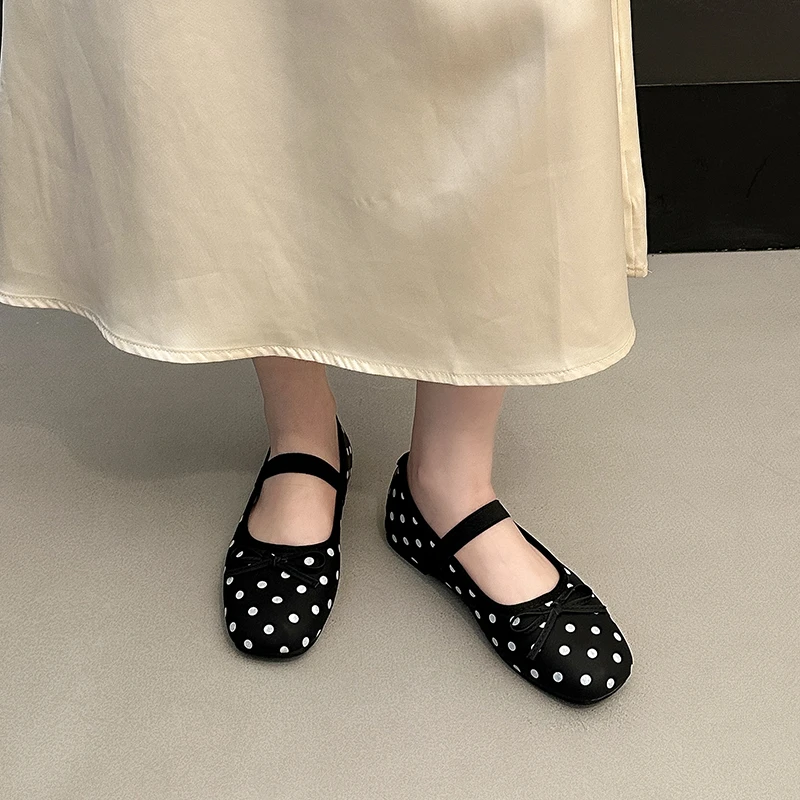 2026Spring New Comfortable Soft-Soled Flat Shoes Retro Round Toe Slip-on Women Shoes Fashion Polka Dot Low Mouth Mary Jane Shoes - view 5