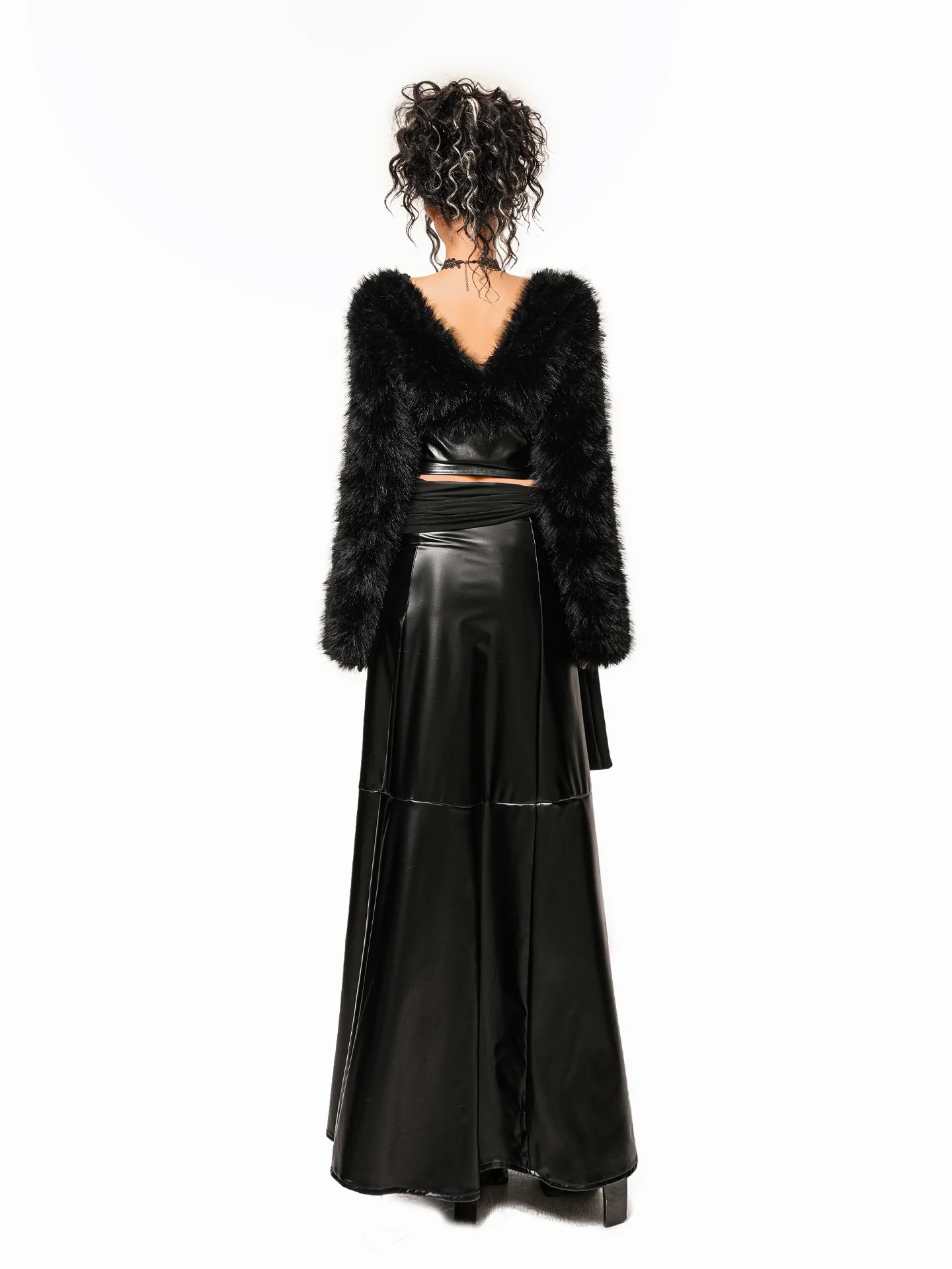 เสื้อแจ็คเก็ตขนสัตว์คอวีเซ็กซี่สำหรับผู้หญิง ฤดูใบไม้ร่วง ฤดูหนาว เสื้อโค้ทสั้น ซิปหนัง ขนสัตว์  รัดเอว แขนยาว หลากสี