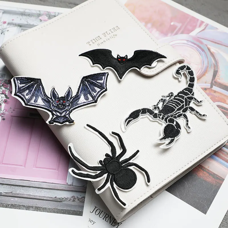 Scorpion Bat Spider Stick on patch per accessori di abbigliamento per bambini Cartoon Animal ricamo decorazione fai da te autoadesivo