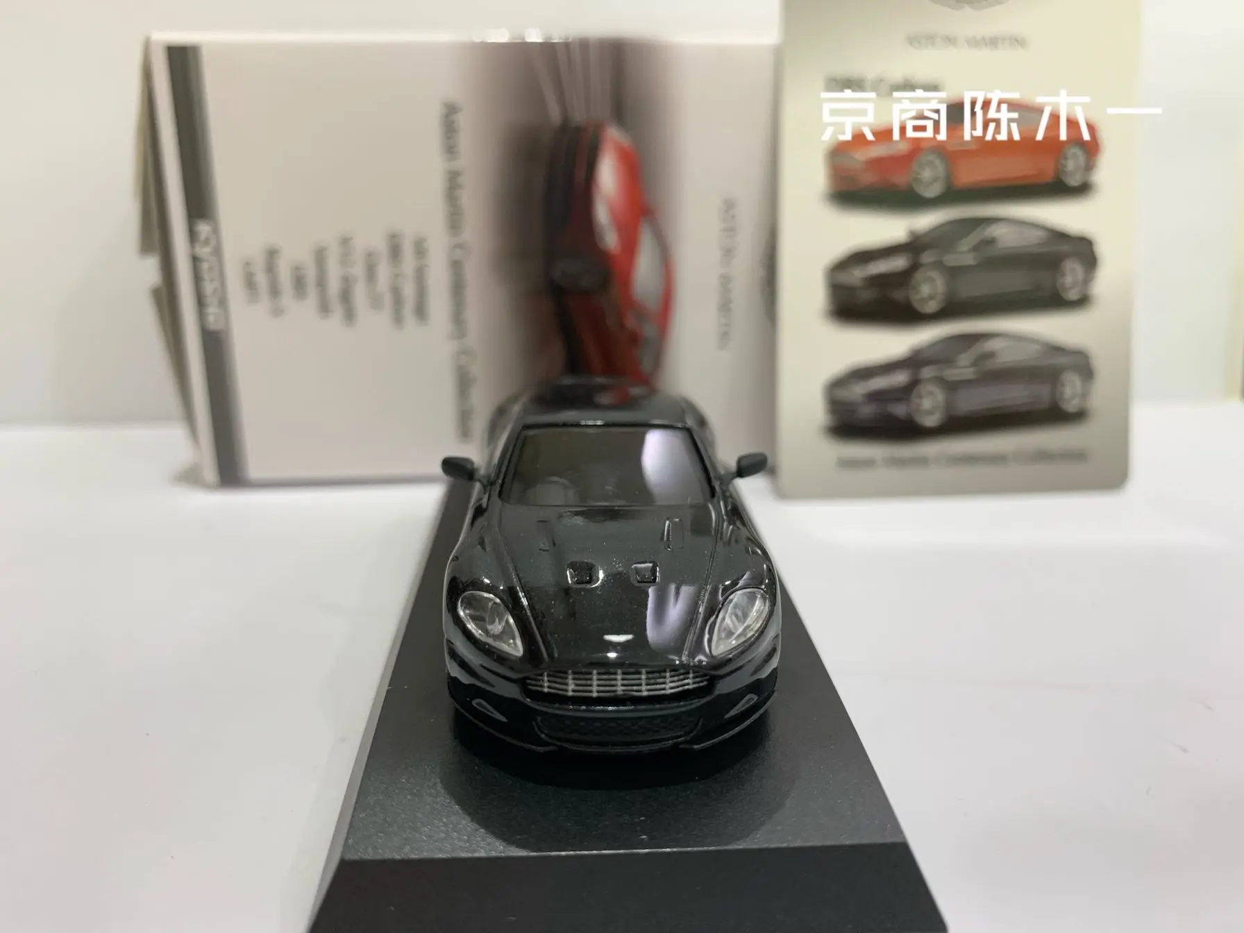 1/64 KYOSHO Aston Martin DBS Carbon Collection of die-cast alloy car decoration model toys