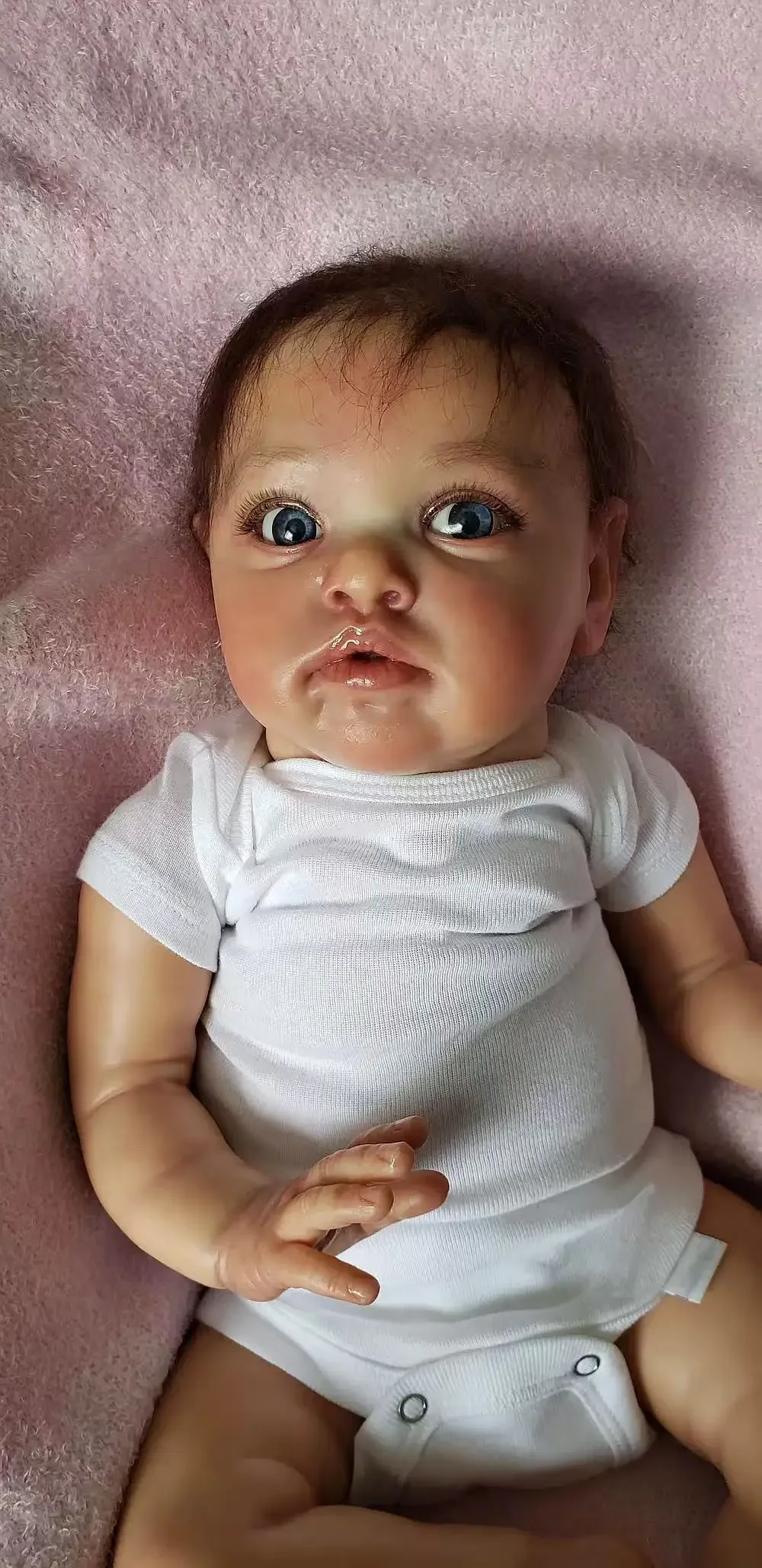 EGO, suministro limitado personalizado, Chantal de bebé Reborn de 22 pulgadas con pelo enraizado a mano, muñeca ya terminada con diferentes vestidos