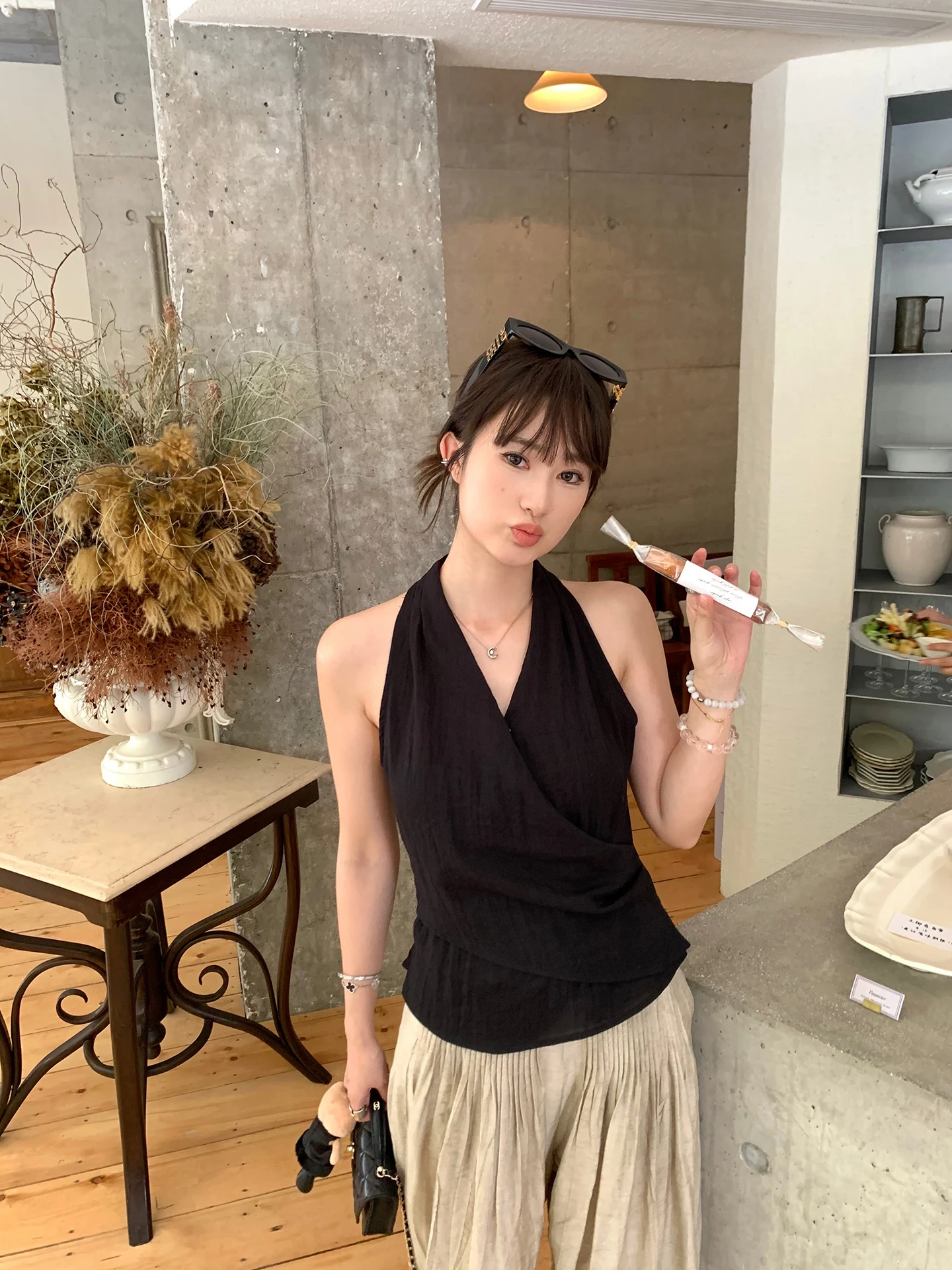 

White Studio Lightweight Bla Vest Svel V-Ne Ne Hanging Belted Waist Cinching Women's High-End Feelings Top