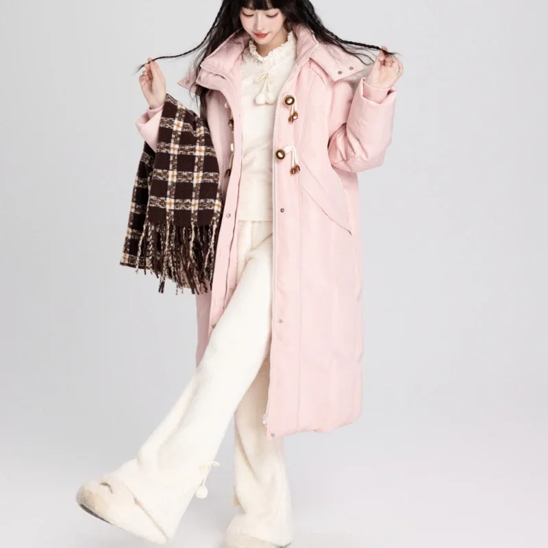 2024 nuovo Casual inverno addensato fibbia in corno rosa lungo piumino giacca alla moda e Versatile per le donne