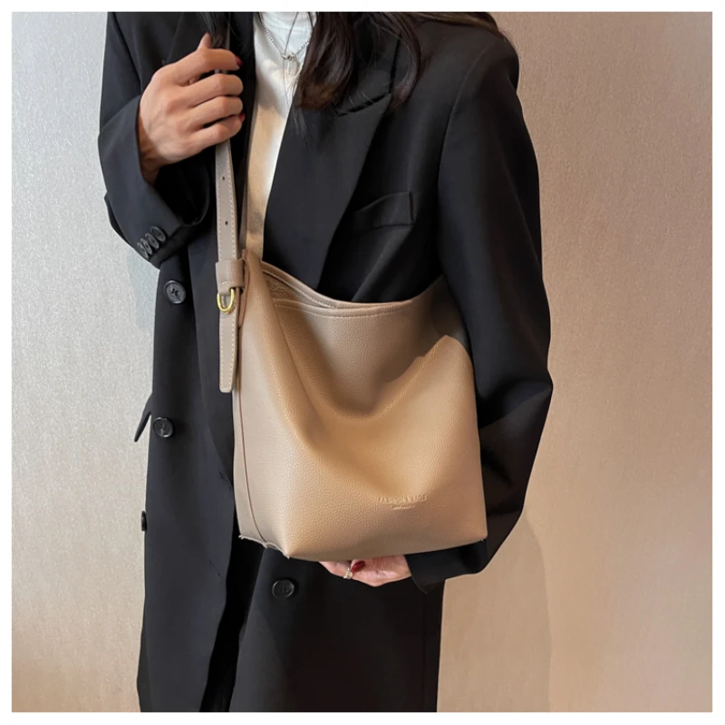

High quality autumn and winter PU women's bag, fashionable and versatile trend, shoulder bag, versatile and largecapacityhandbag