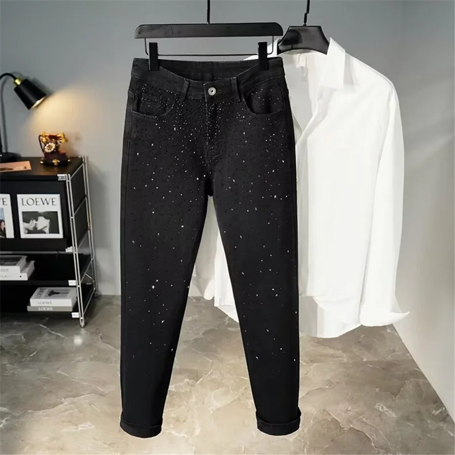 

Новинка 2025, мужские черные джинсы, модные джинсовые брюки в корейском стиле с бриллиантами, повседневные брюки, мужская уличная одежда