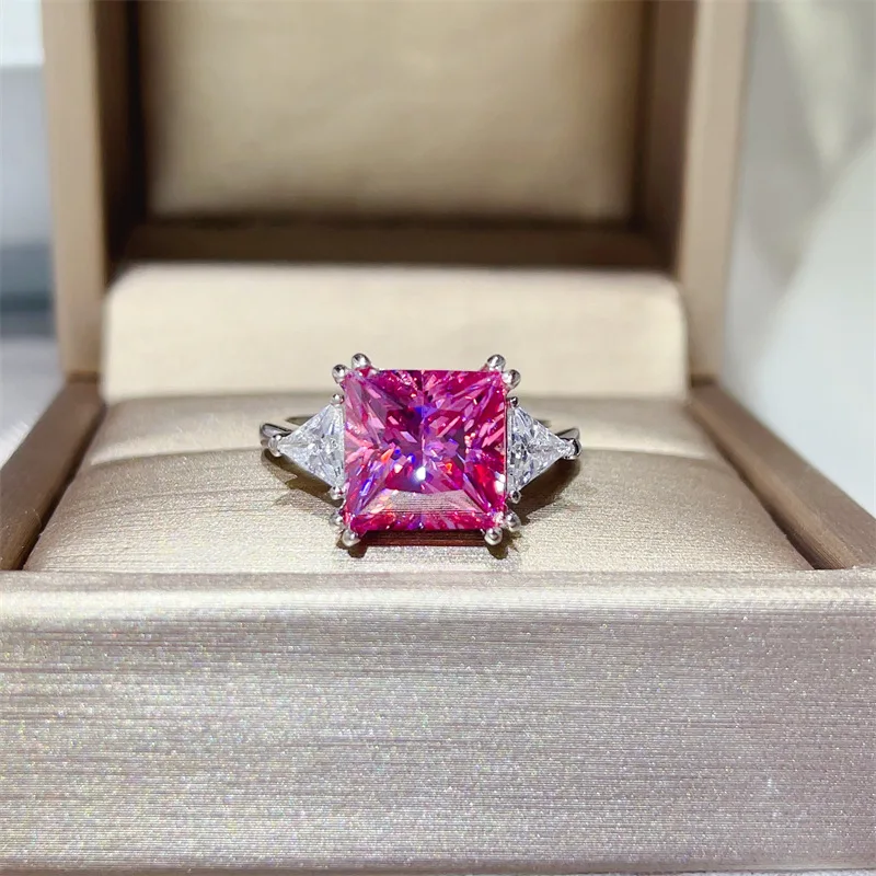 Exquisite Princess Cut Pink Diamond Princess Cut Three-Stone Ring For Women 5ct Moissanite PT950 Platinum |Neat edges