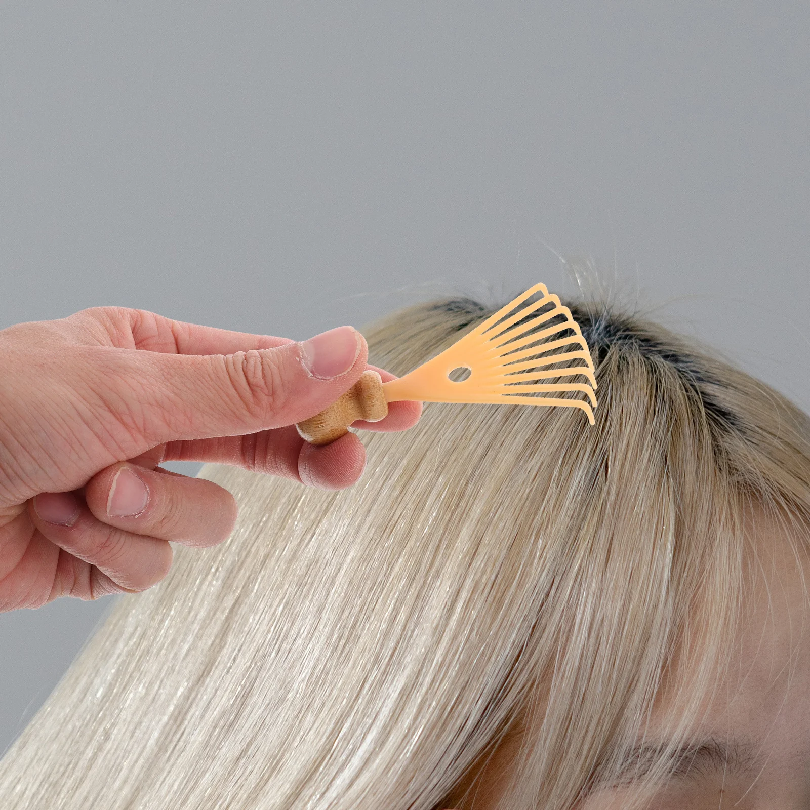 

Head Massager Claw Scalp Stimulating Tool Mini Portable Hair Massage Comb For Relaxation Travel Home Spa Use Beige