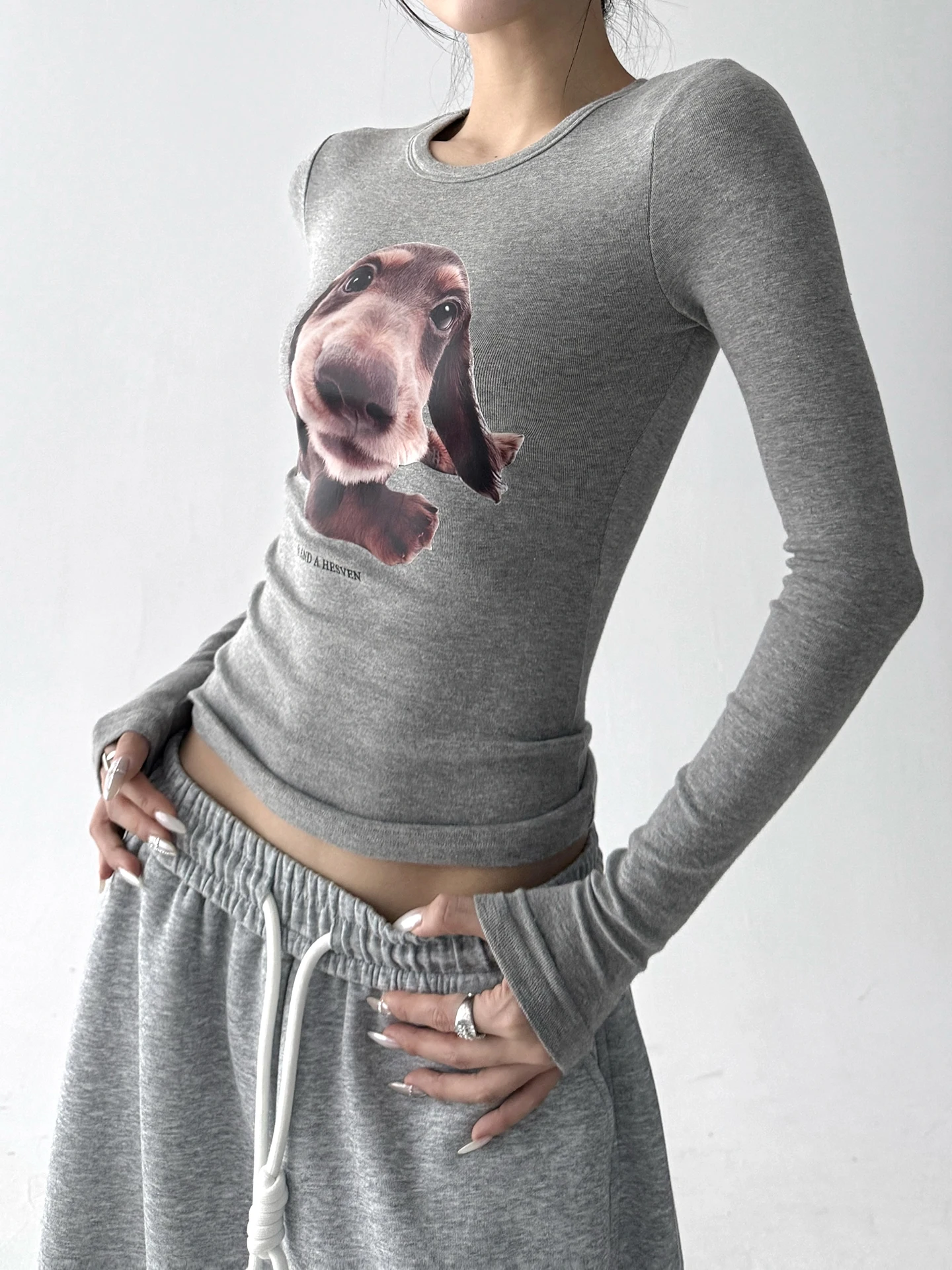 

Faionable Korean Sle Long Sve T-irt Women's round Ne Dog Cartoon Print Top Versatile Autumn 2025 New Arrival