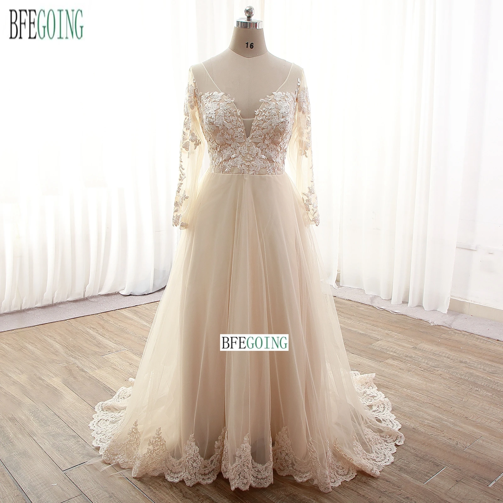 Appliques di pizzo Champagne Tulle maniche lunghe a-line abiti da sposa cappella treno abiti da sposa con scollo a v su misura