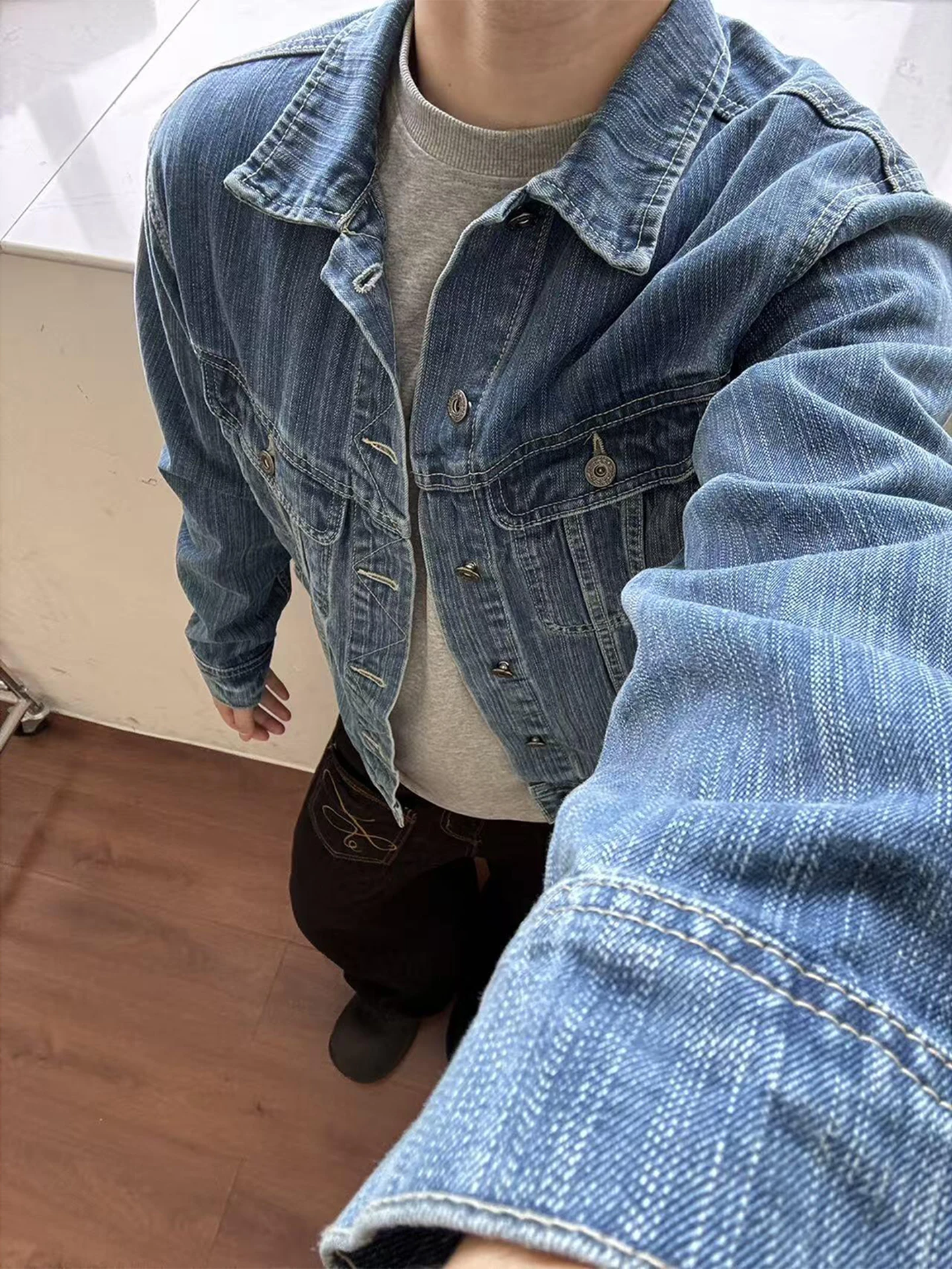 

Синяя мужская джинсовая куртка в американском уличном стиле, модная брендовая куртка премиум-класса, свободного кроя, с эффектом потертости, молодежная.