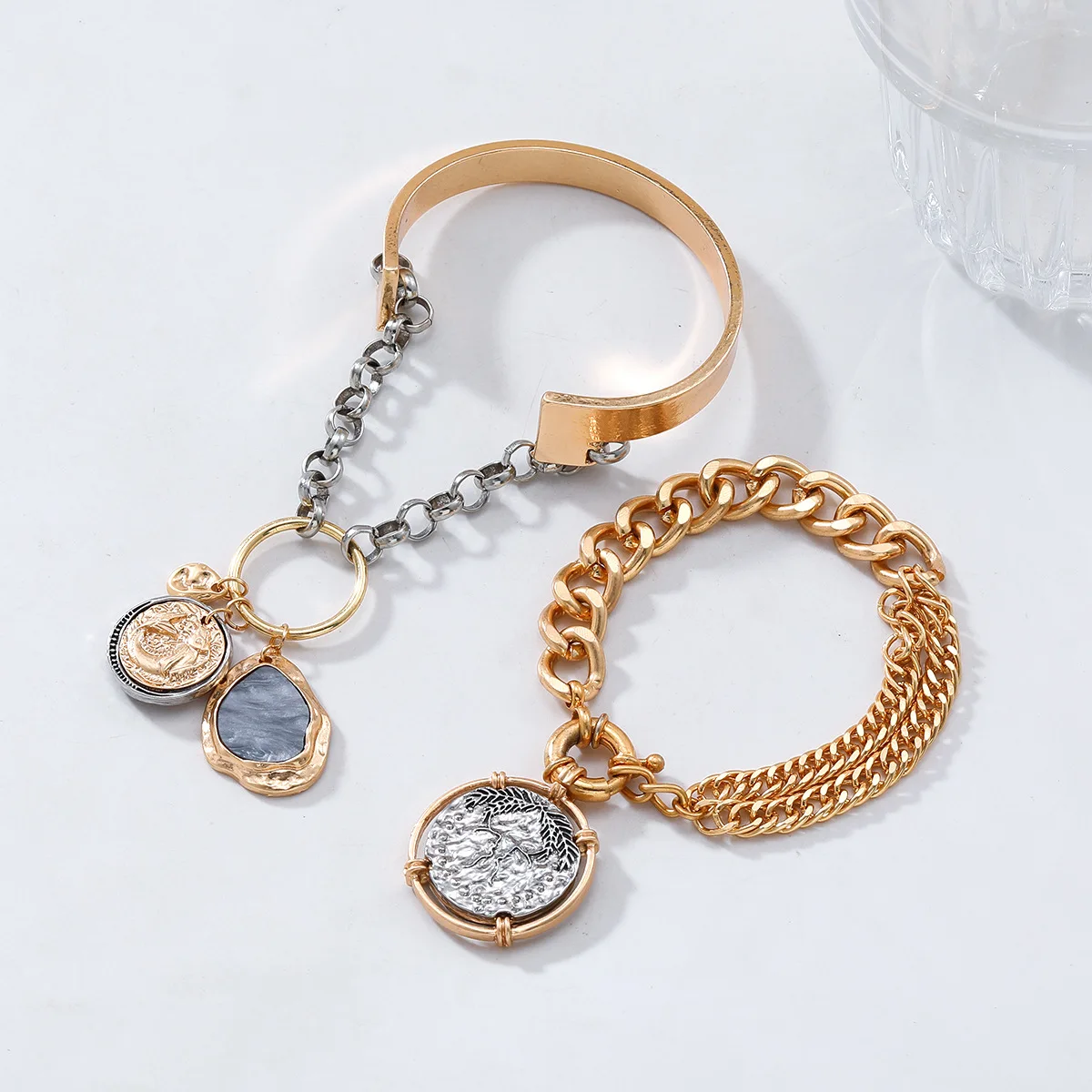 

ZAA Vintage Women Jewelry Trend 2 Pack Cuban Chain Link Contrast Coin Pendant Bracelet Holiday Party Accessories Gifts