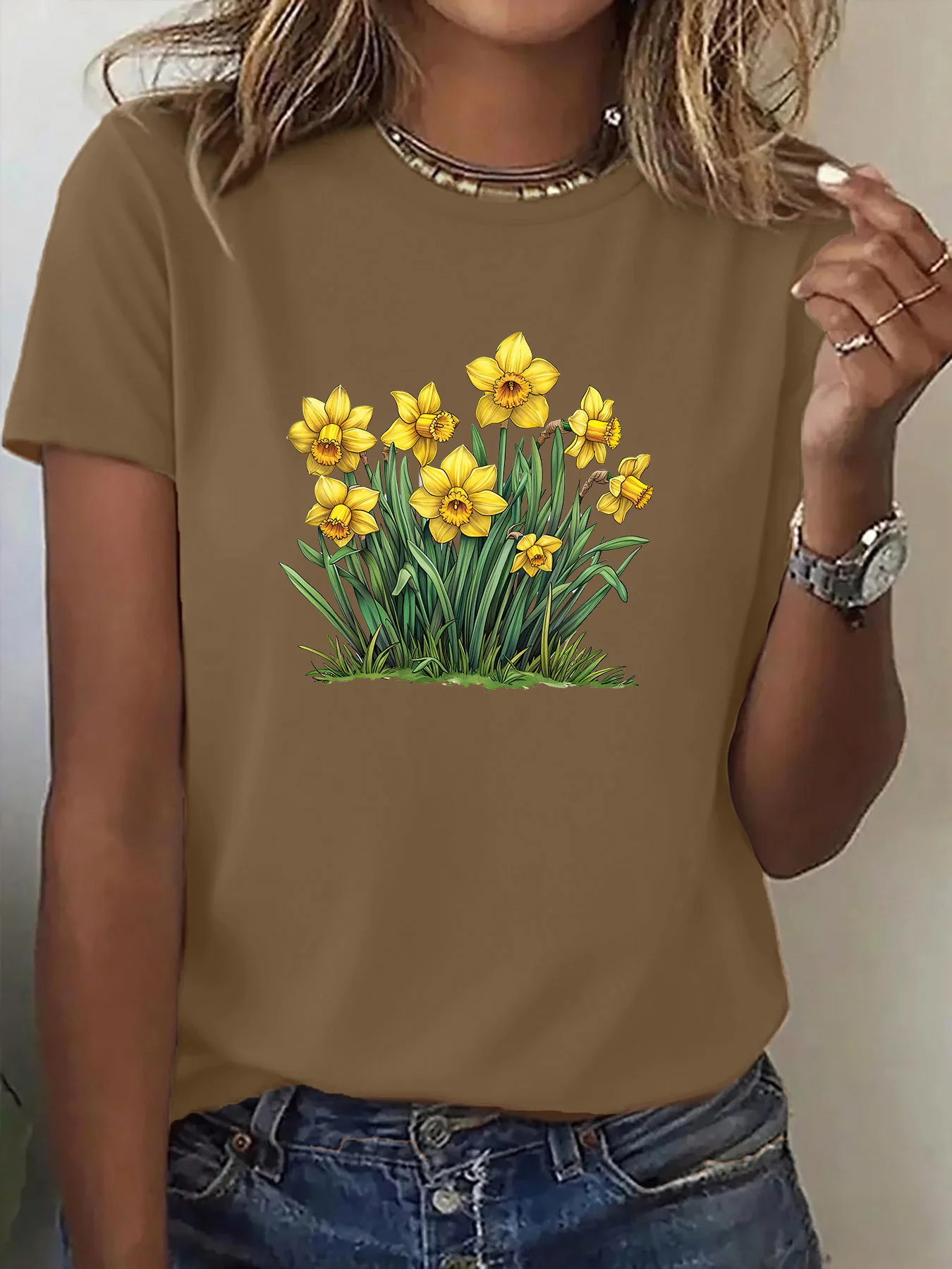 Spring Fresh Narcissus Floral Print Pattern Casual and Comfortable Short Sleeved Fashionable Interesting T-shirt