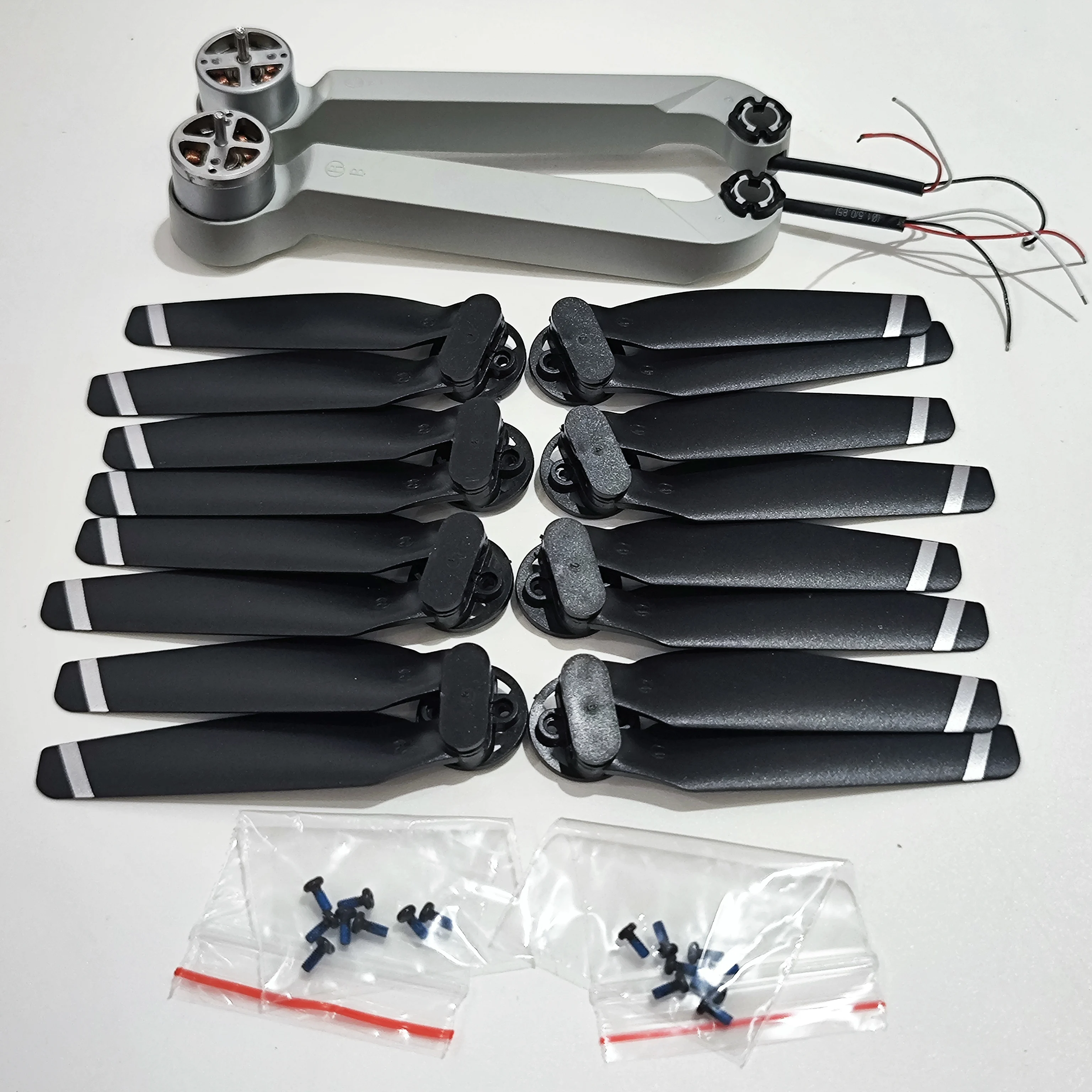 

Brushless Motor Rear Arm C D 2PCS + Foldable Blade Propeller 8PCS for KF102 PRO MAX GPS Drone KF102Pro Max RC Quadcopter Parts