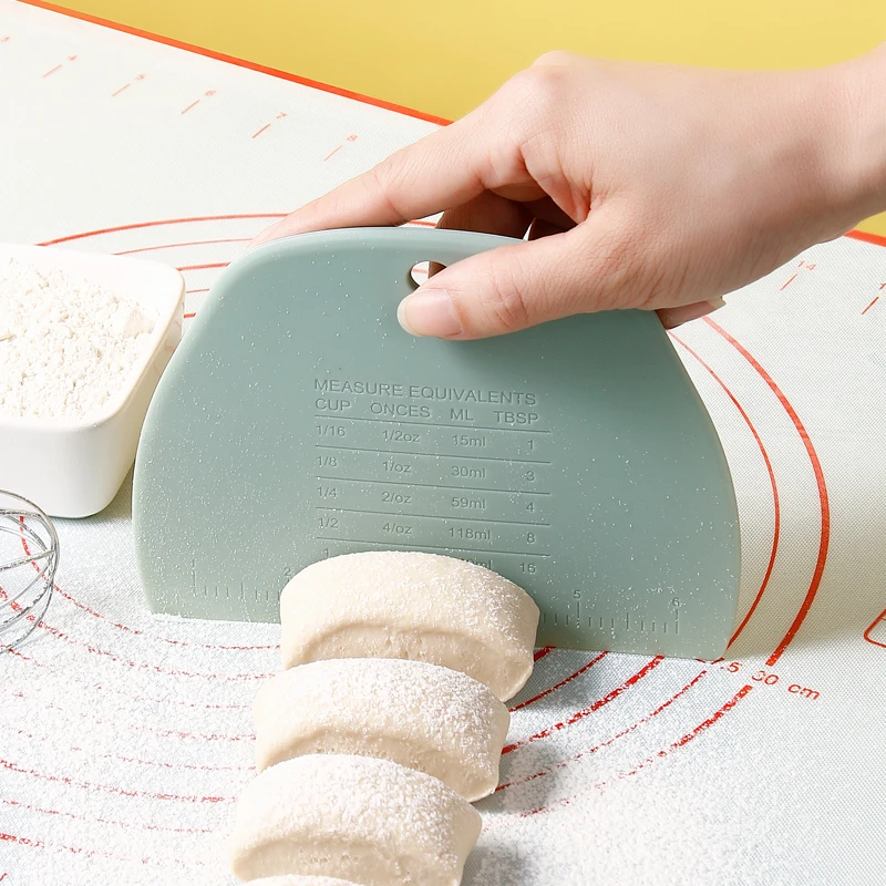 

Thickened Multi-functional Cake Scraper Dough Knife Cream Cutting Tool Home Kitchen Baking Tool Powdered Sugar Scraper