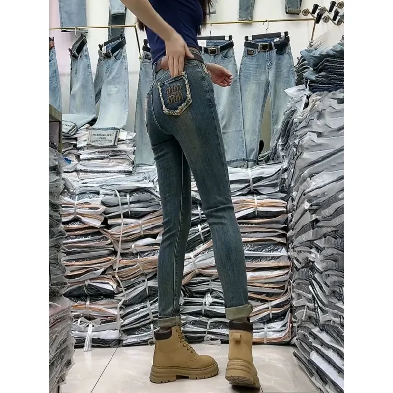 2025 herbst Neue Dünne Gerade bein Kleine-fuß Jeans Retro Gestickte High-elastische Bleistift Hosen Streetwear Frauen kleidung