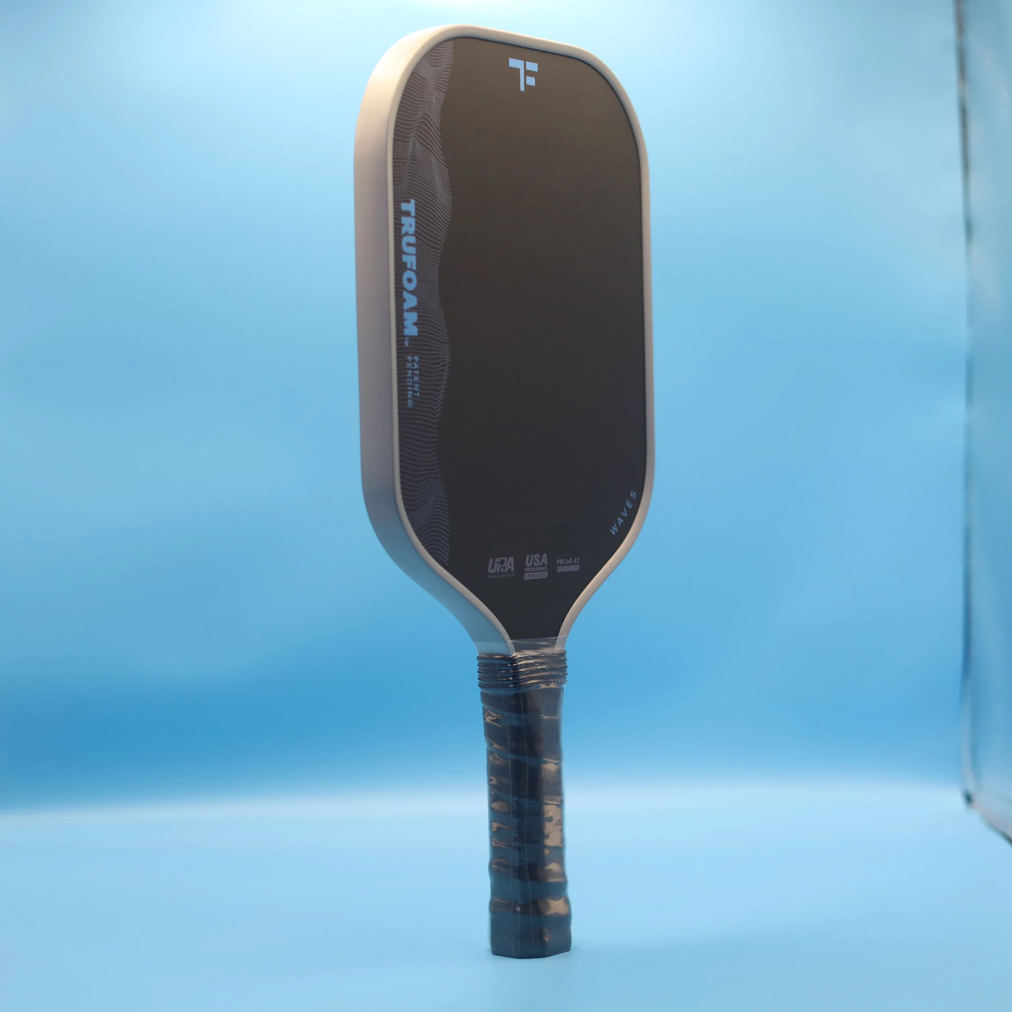 Pagaia Plickleball in fibra di carbonio serie WAVEFFOAM T700 con nucleo WacyFoam a caldo, grande consistenza opaca a punto dolce, adatta