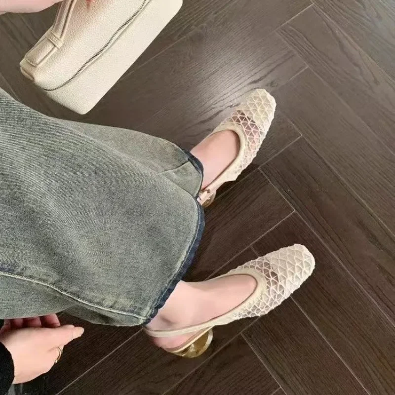 

Новая сетчатая женская обувь на среднем каблуке, летние дышащие босоножки на толстом каблуке с квадратным носком, модная элегантная обувь 2025 года