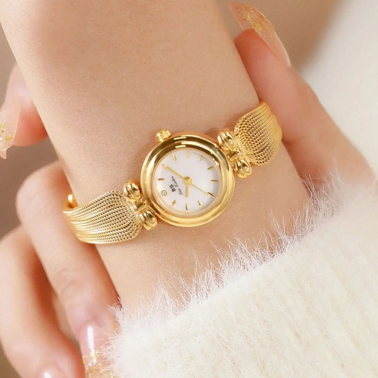 Light Luxury Fashion Women's Watches Simple Elegant Temperament Circular Dial Quartz Ladies Watch Wheat Shaped Strap Wristwatch