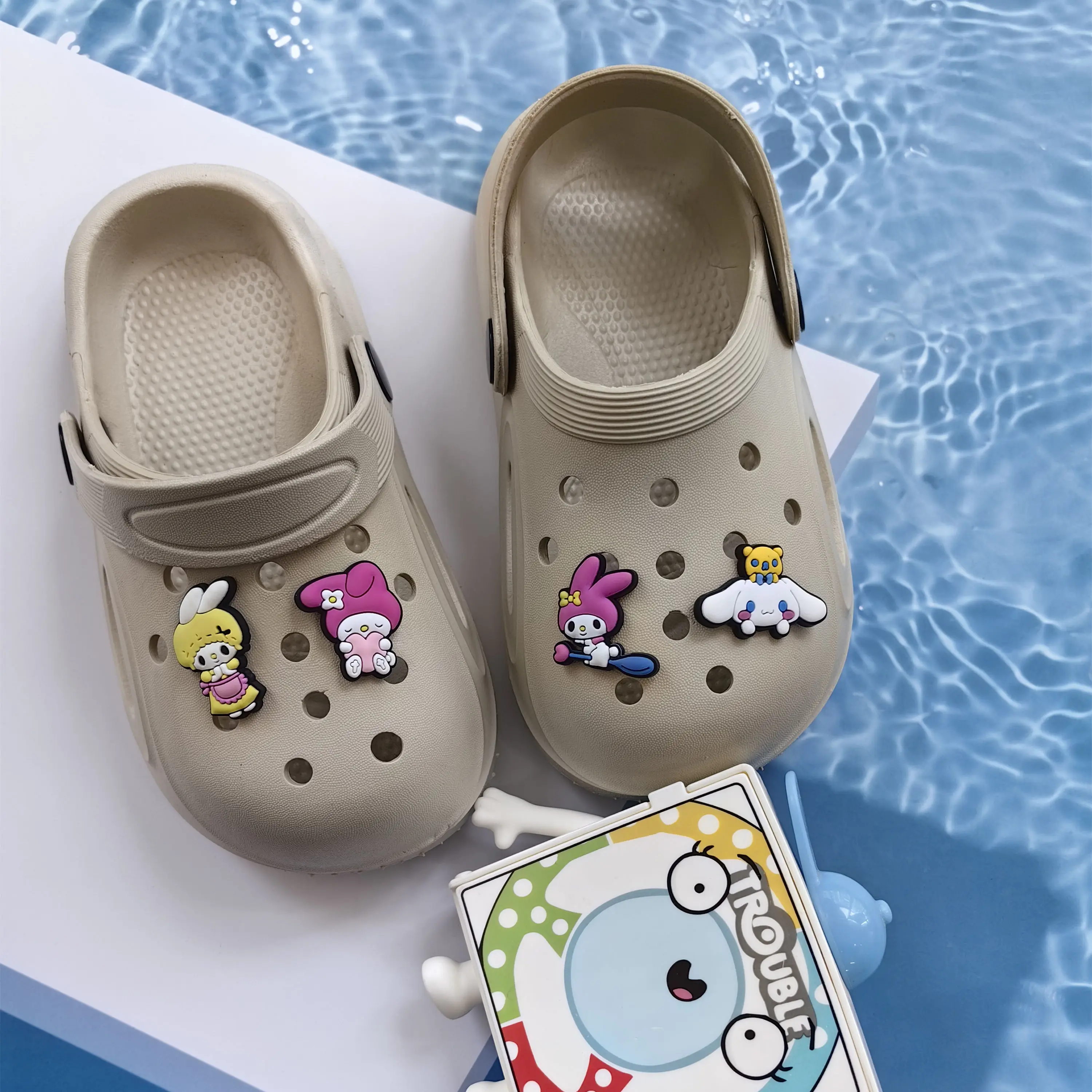 

MINISO детские летние каникулы, сандалии для пляжа и бассейна, тапочки Cinnamoroll, тапочки для девочек и мальчиков, нескользящая мягкая обувь, подарок