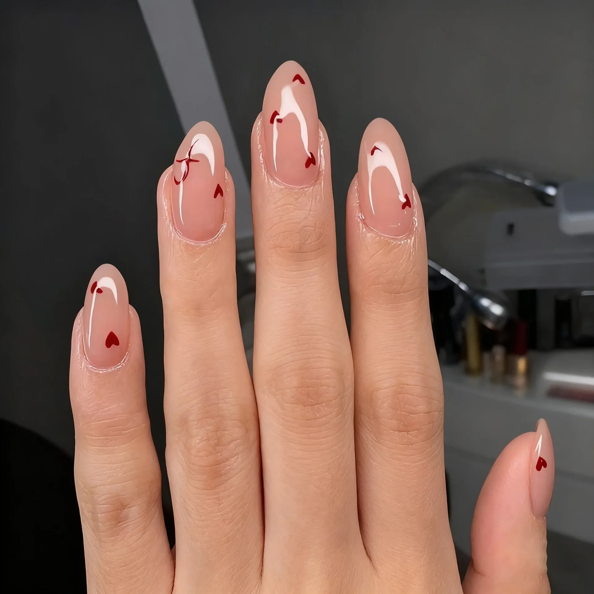

2026 New Minimalist Valentine's Day Nail Art Stickers: Pink Heart Design, Fresh and Sweet Almond Nail Art.