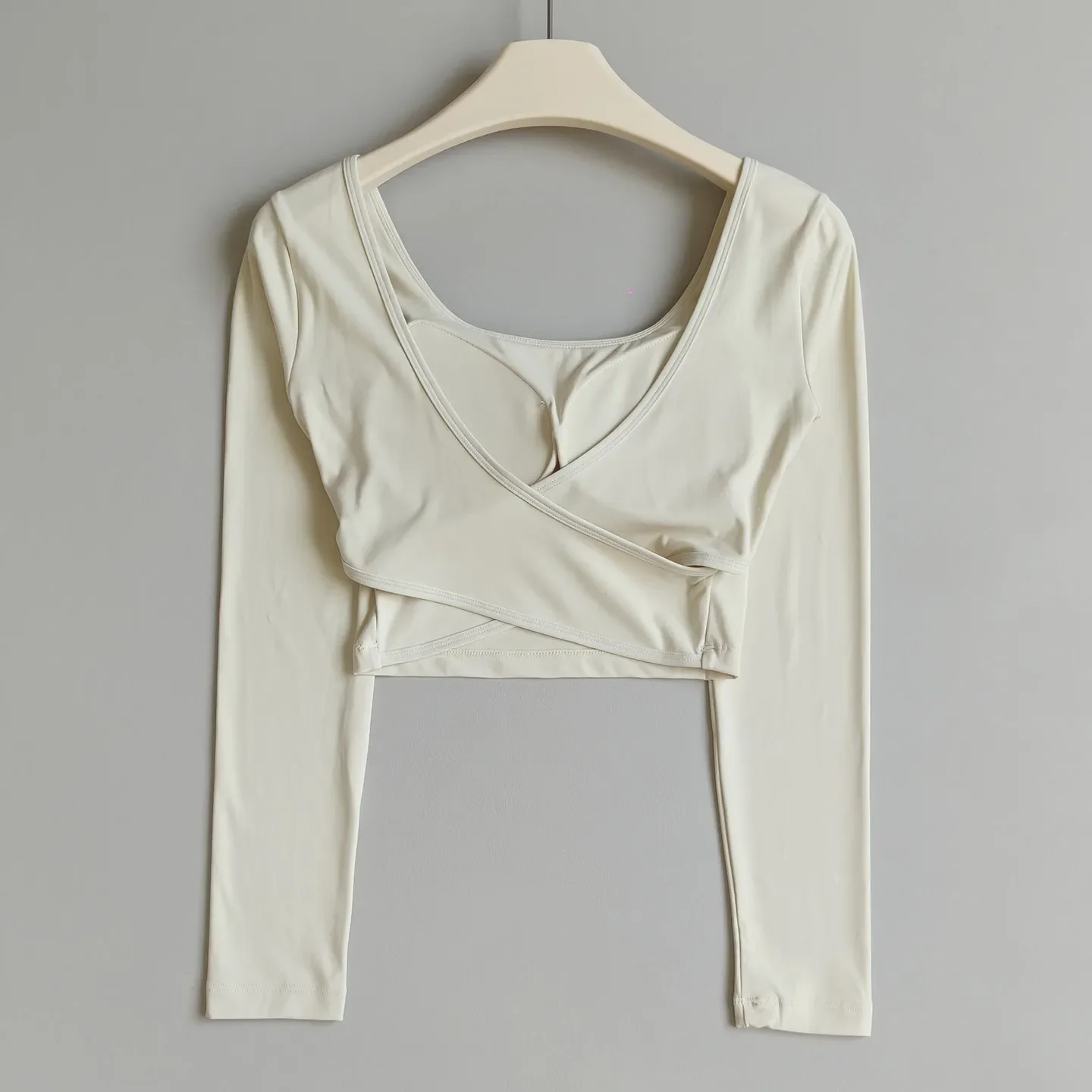 Women's Long-Sleeved Backless Yoga Top with Chest Pad Cross-Back Pilates Fitness Sportswear Slimming Beautiful Training Top