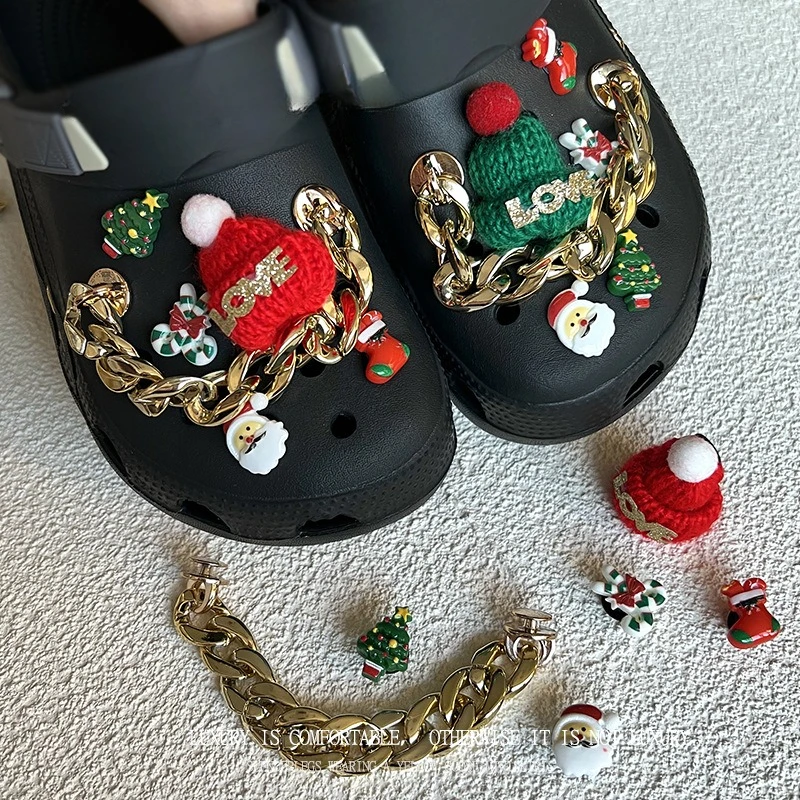 Cute Cartoon Christmas Hat Shoe Charms Designer Quality Clogs Shoe Buckle Lovely Santa Claus DIY Designer Charms New All-match