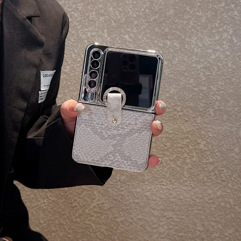 حافظة فاخرة بنمط الأفعى لهاتف سامسونج جالاكسي Z فليب 3/4/5/6/7. غطاء مقاوم للصدمات لكامل الجسم مع حزام يد قابل للفصل، عصري. #1