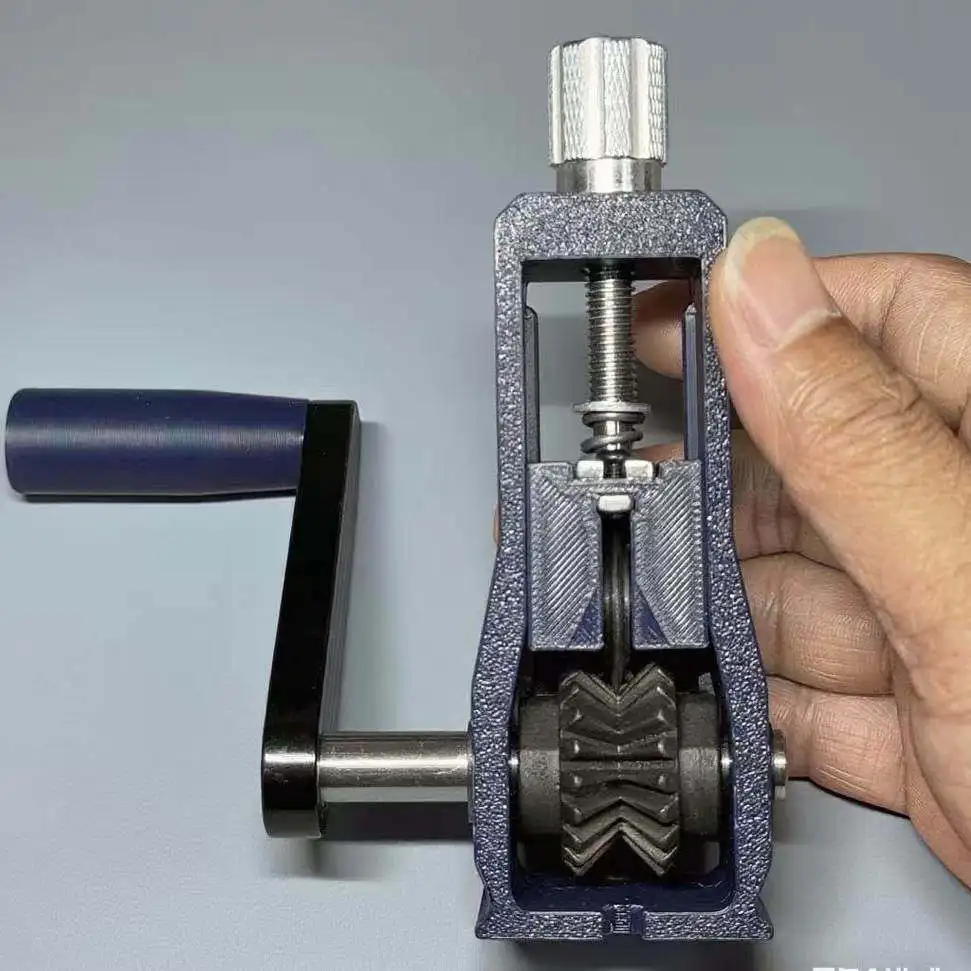 Small simple wire stripping machine scrap copper household waste cable peeling automatic hand crank electric multi-function