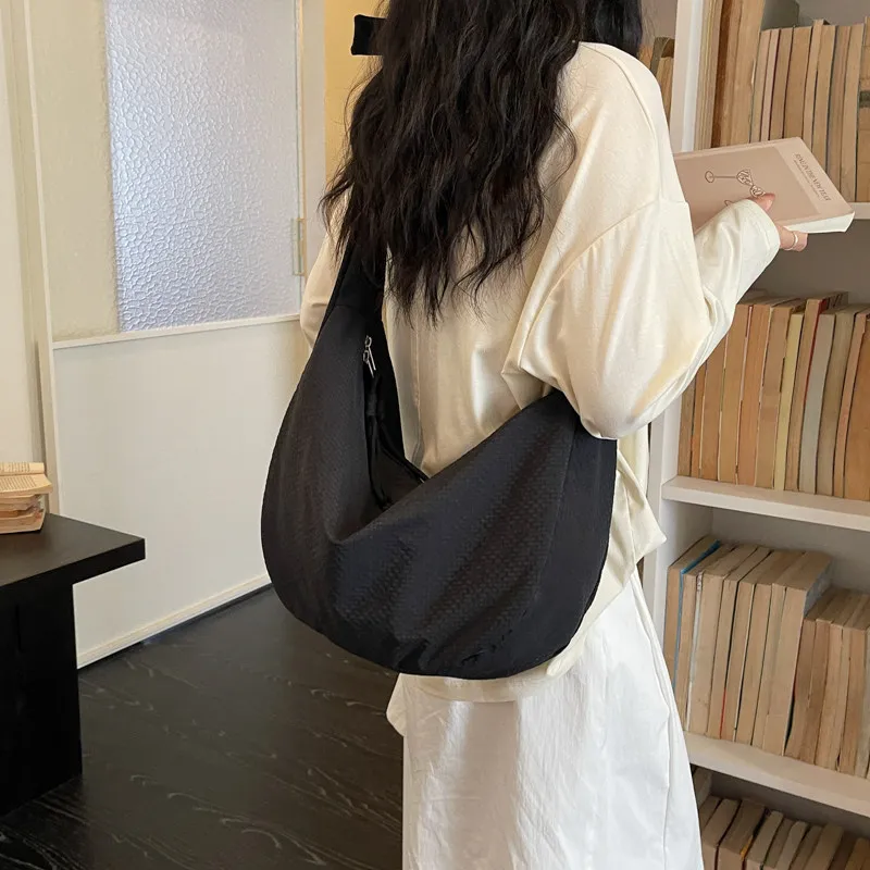 Summer outdoor casual sports style Korean versatile canvas bag for women2026New large-capacity crossbody dumpling bag