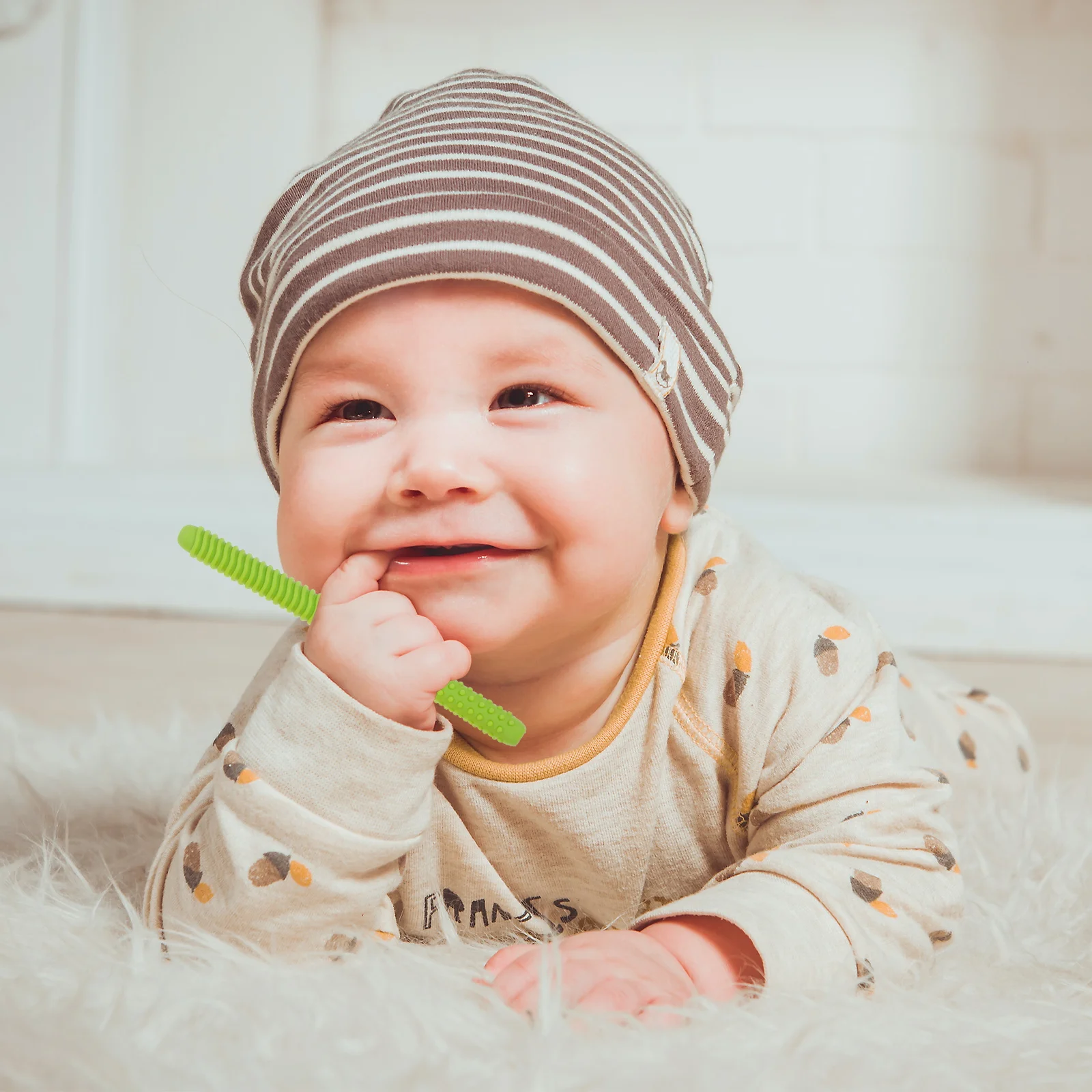 

2pcs Green Yellow Silicone Baby Teether Toys Hollow Molar Teething Rod Safe Gum Relief Infant Chew Grasp Nursing