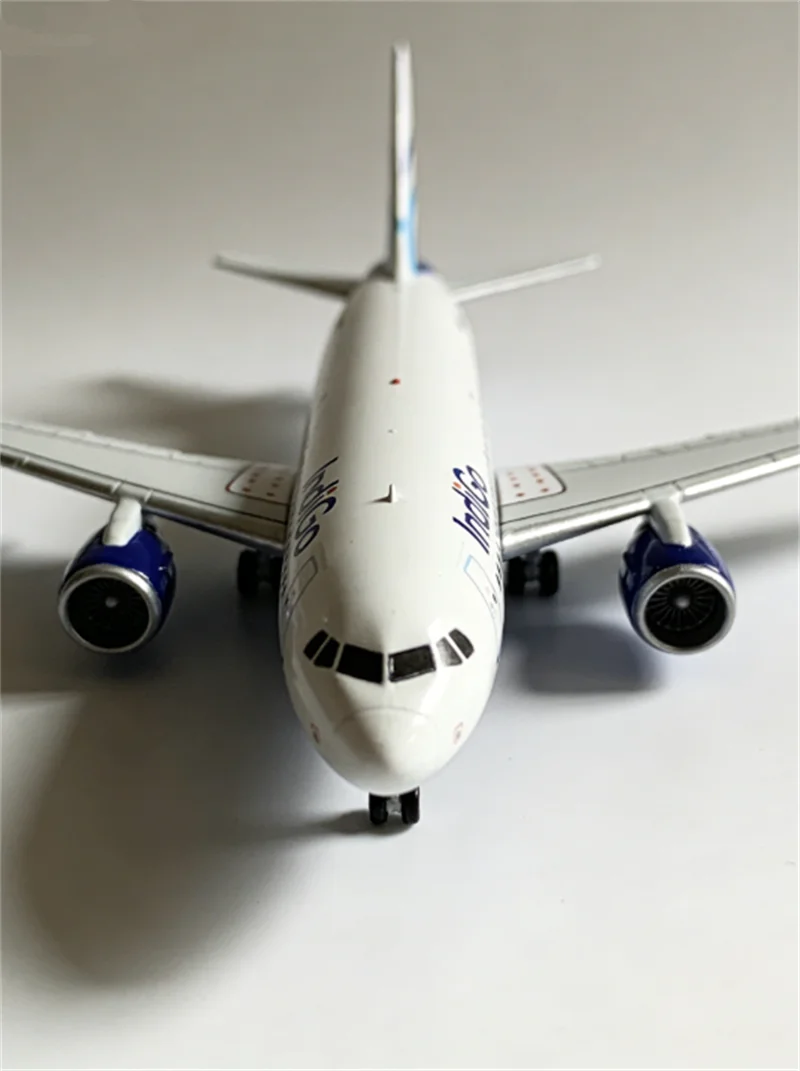 

Масштабная модель самолета IndiGo Airlines 320neo Air India в масштабе 1:80 со светодиодными колесами, коллекционная, для демонстрации, декоративная, подарки, игрушки для фанатов