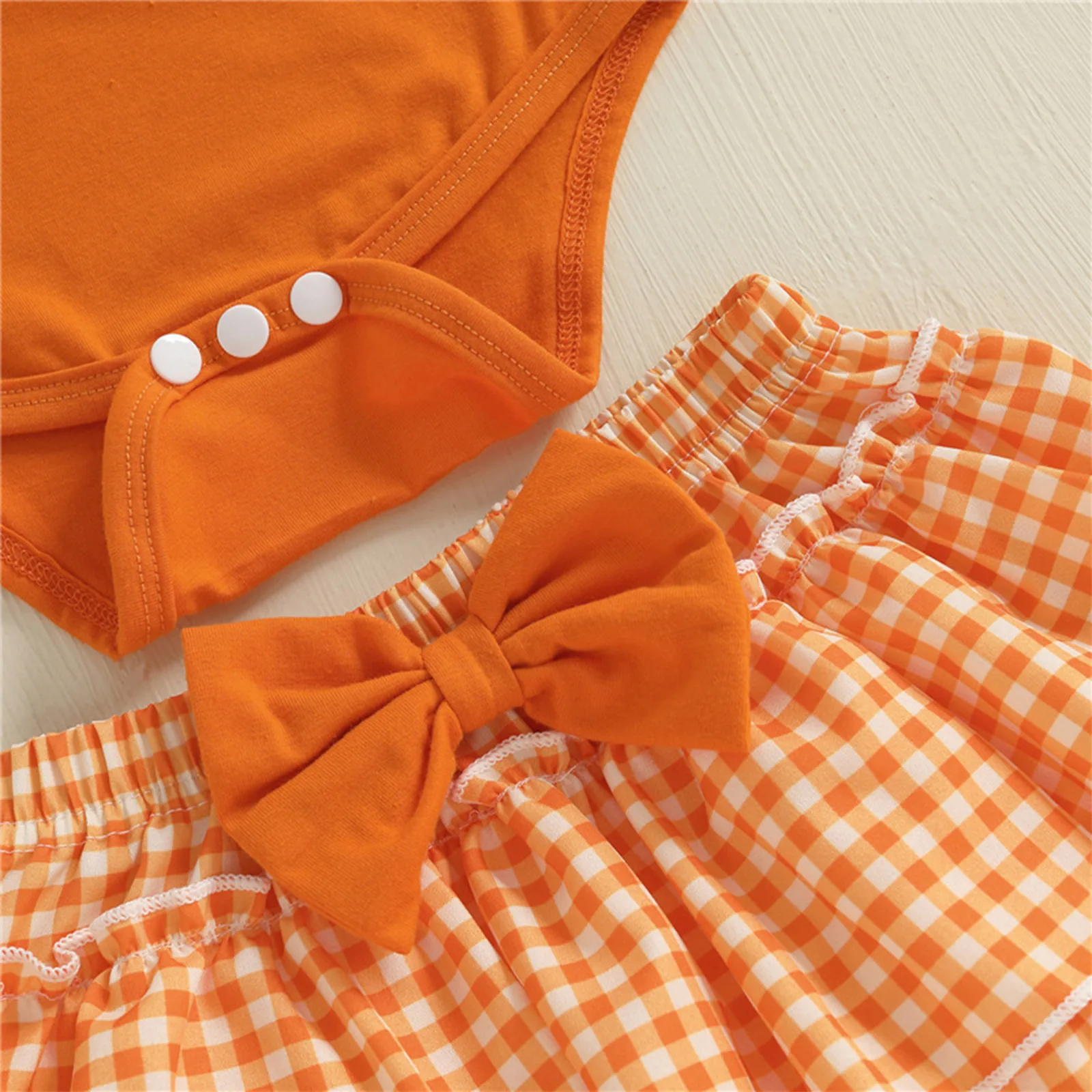 Ropa de calabaza de Halloween para niñas recién nacidas, peleles de manga larga con volantes y falda a cuadros con volantes escalonados, conjunto de banda para la cabeza