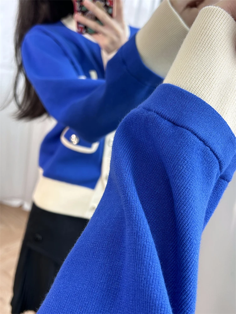 Klein Blue Versione di fascia alta 2024 Cappotto cardigan da donna lavorato a maglia con piccola fragranza a contrasto blu dopamina francese