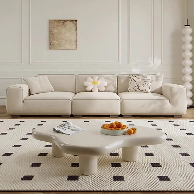 أريكة جلدية، أريكة جلدية إيطالية فاخرة خفيفة للخدش على شكل قطة، شقة بسيطة الحجم في غرفة المعيشة، كريم صف مستقيم