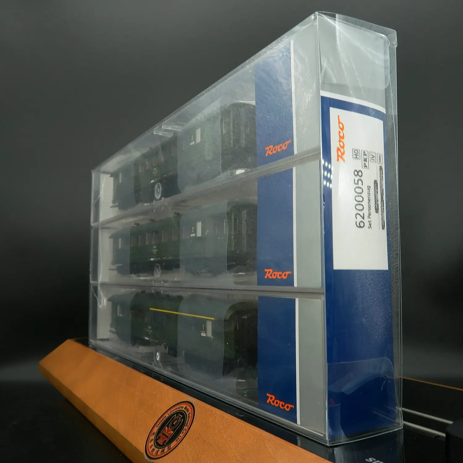 ROCO HO Type 1/87 Train Model 6200058 PKP Poland Four Generations of Classic Passenger Carriage Three-section Set Train Toy Gift