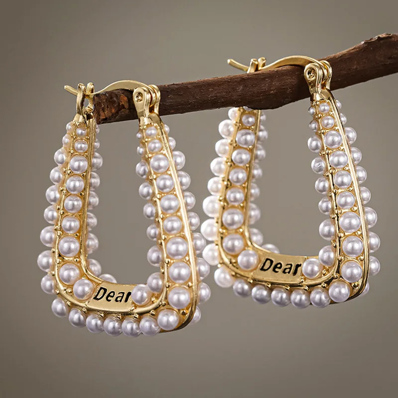 

Jianjie Retro Imitation Pearl U-shaped Buckle Earrings for Women Gold Tone Elegant Banquet Party Classic Luxury New Jewelry