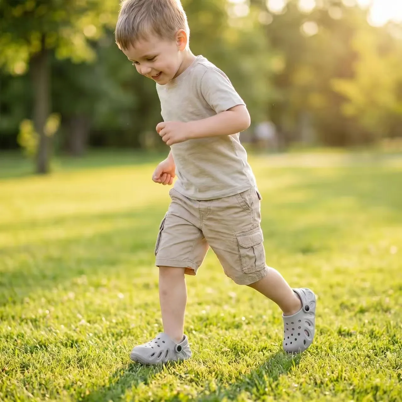 Kinder-Clogs mit Vollabdeckung, Atmungsaktive EVA-Hausschuhe, Rutschfeste Lochschuhe für Kleinkinder, Geeignet für Bad, Strand und Outdoor-Aktivitäten – Detail 3