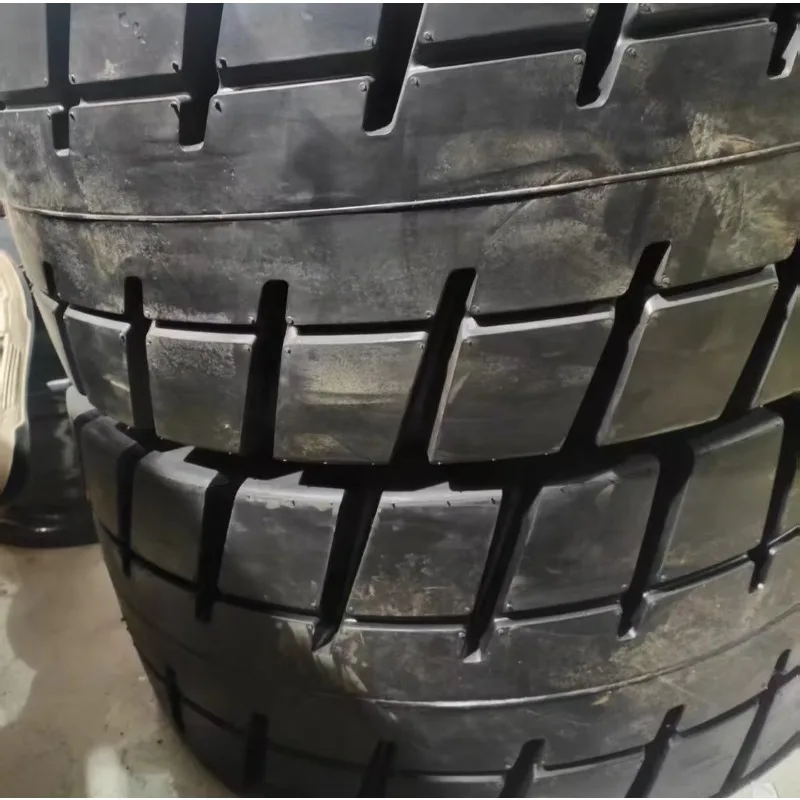 حالة جديدة إطارات حفارة الرافعة الشوكية الإطارات الصلبة حجم 28 * 12.5-15 مع التكنولوجيا العالية الصينية منخفضة الحرارة الجيل 21 * 8-9 23 * 10-12