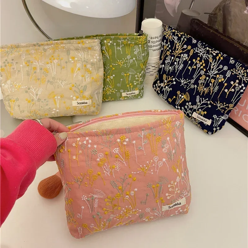 Vintage Embroidered Floral Cosmetic Bag Large Capacity Women\'s Cotton Linen Storage Makeup Bag Portable Clutch Phone Wallet Bag