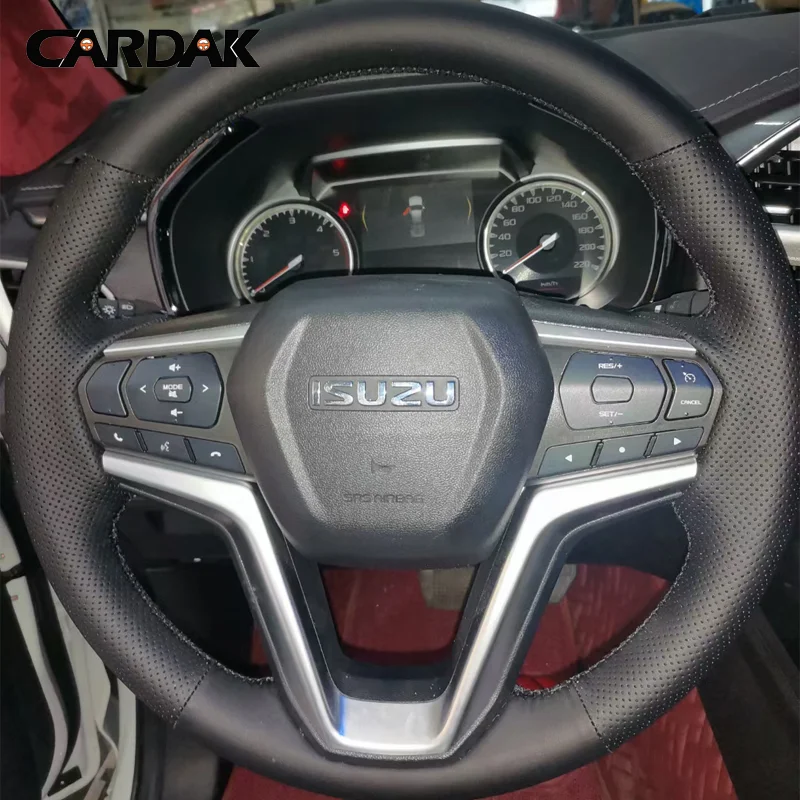 Czarny skórzany pokrowiec na kierownicę samochodową do Isuzu D-MAX 2021 2022