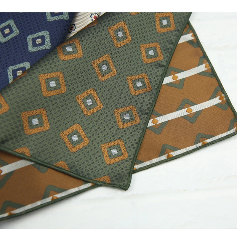 Abito da uomo d'affari formale da 23 cm Punti marroni Tasca quadrata Casual Poliestere Cachi Fazzoletto floreale Accessori per abiti Sciarpa sul petto