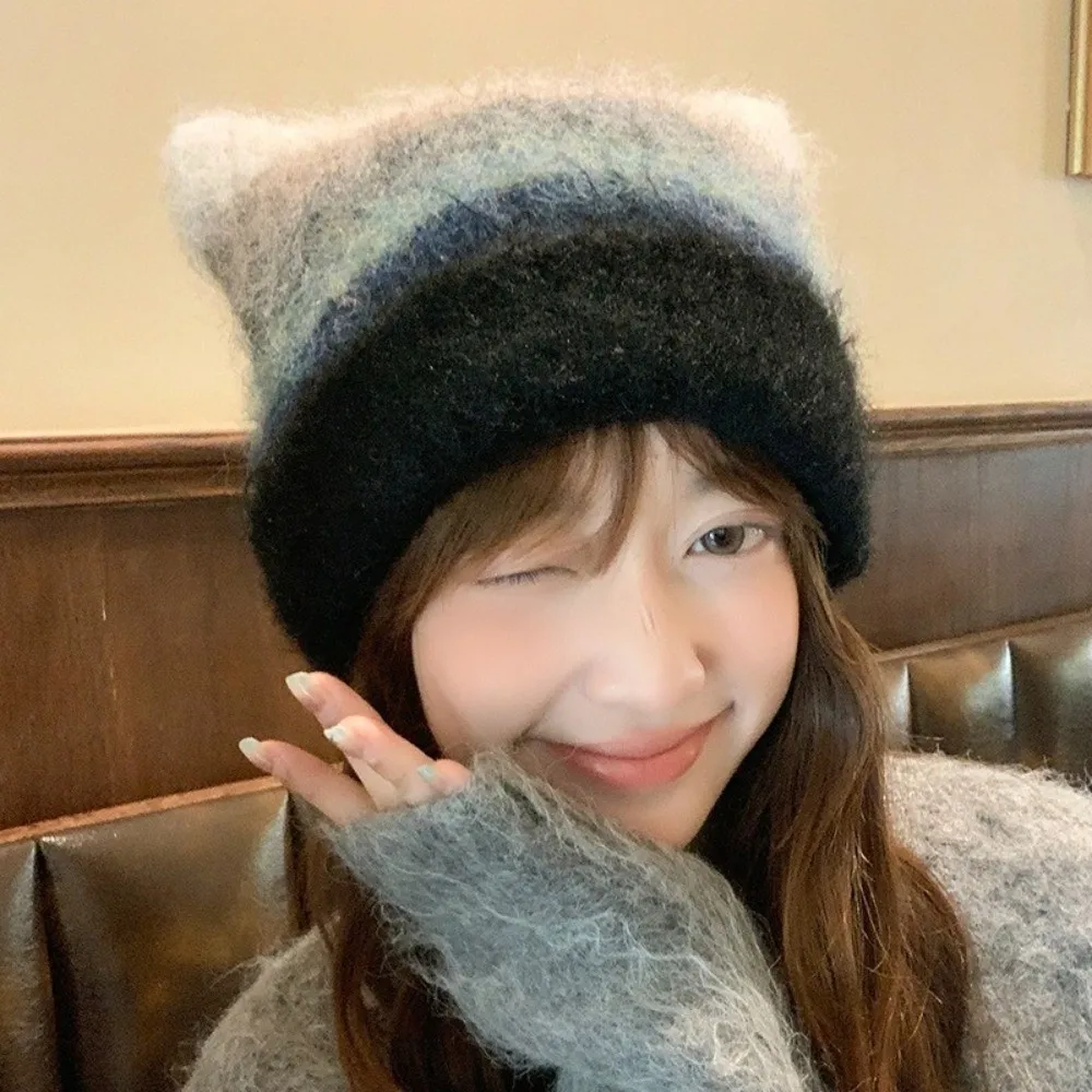 Cappello pullover con orecchie di gatto colorate casual Cappello a secchiello a righe stile giapponese sfumato Caldo cappello a cuffia da donna Y2k da donna