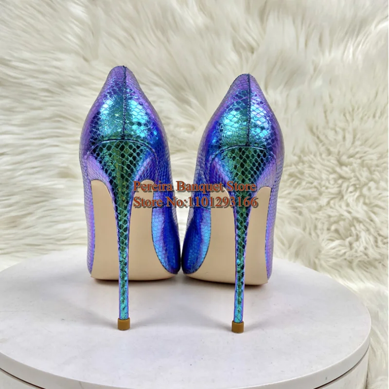 حذاء أنيق من جلد الثعبان الأزرق مطبوع بكعب ستيليتو حذاء سهل الارتداء بنمط الثعبان PU حذاء نسائي
