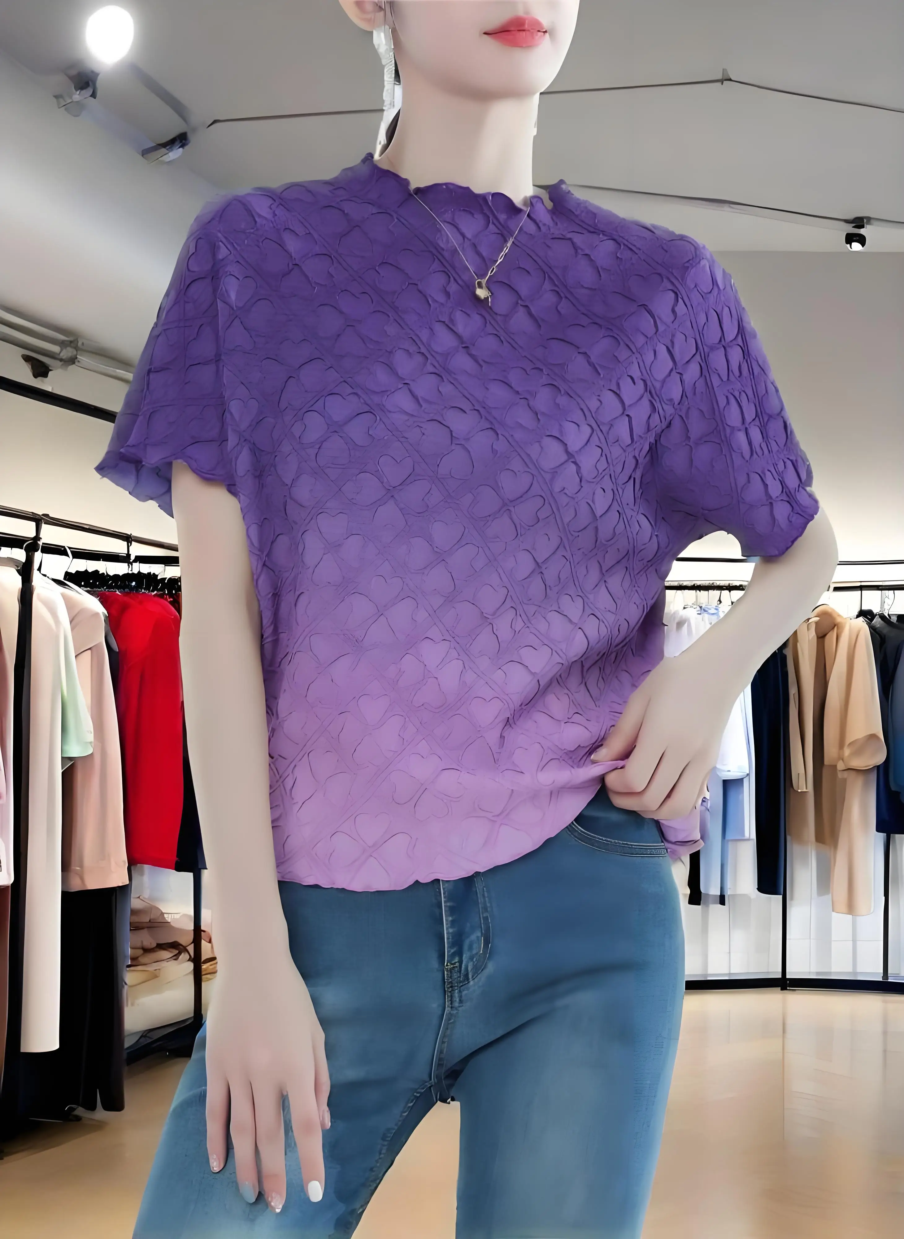 

Miyake Summer New Gradual Change Color Lucky Four-leaf Clover Embossed Loose Pleated Short-sleeved T-shirt Fashion Versatile Top