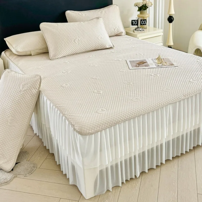 

2025 New Cartoon Jacquard Ice Doudou Soft Mat 3-piece Set Household Washable Machine Wash Bed Skirt Air Conditioning Soft Mat