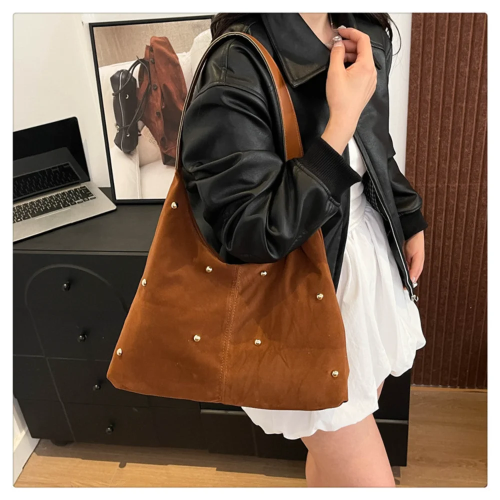 

Fashionable Rivet Handbag Large Capacity Velvet Tote Bag With Leather Handle Autumn Winter Women Shoulder Bag Trend Shopping Bag